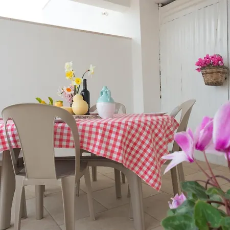 Semesterbostad I Trulli Di Mina - Trullo Girasole Locorotondo